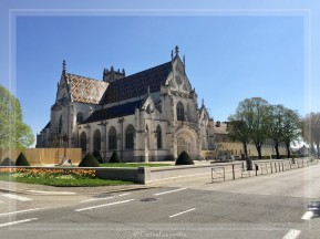 Der Parkplatz liegt gleich nebendem Kloster "Monastere Royal de Brou"